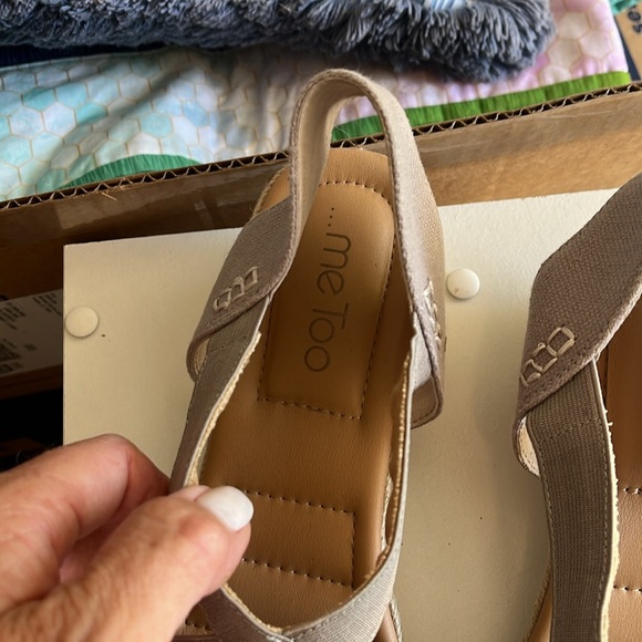 Me Too gray canvas, low heel, super comfy size 10 shoes - Picture 4 of 6
